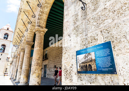 Casa del Marques de Arcos, caso del Marques de Aguas Claras, ora il ristorante El Patio in Plaza de la Catedral nella vecchia Havana, Cuba, segno, edificio, Cuba Foto Stock