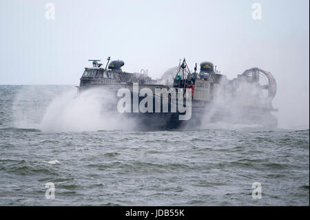 Un Americano Landing Craft Air Cushion LCAC 86 durante la quarantacinquesima edizione DI ESERCITARE LE OPERAZIONI DEL BALTICO BALTOPS 2017 in Ustka, Polonia 14 Giugno 2017 © Wojc Foto Stock