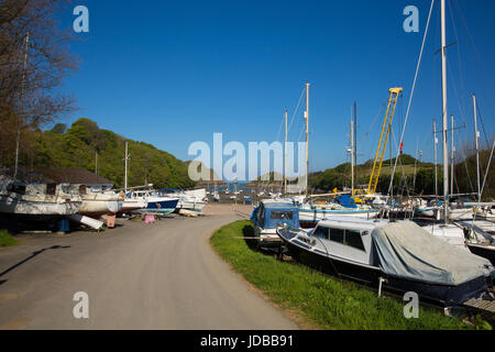 Classe Watermouth Cove Harbour North Devon Coast vicino a Ilfracombe Regno Unito con barche e yacht Foto Stock