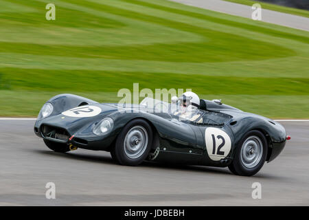 1958 Lister-Jaguar Knobbly con driver Gary Pearson durante la Scott Brown Trophy gara a Goodwood GRRC LXXV Assemblea dei Soci, Sussex, Regno Unito. Foto Stock