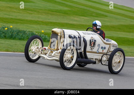 1909 Benz 200hp 'Blitzen Benz' con Autista Hermann Layher durante la S.F. Bordo gara del trofeo a Goodwood GRRC LXXV Assemblea dei Soci, Sussex, Regno Unito. Foto Stock