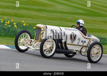 1909 Benz 200hp 'Blitzen Benz' con Autista Hermann Layher durante la S.F. Bordo gara del trofeo a Goodwood GRRC LXXV Assemblea dei Soci, Sussex, Regno Unito. Foto Stock