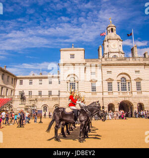 Cavalleria domestico presso la sfilata delle Guardie a Cavallo, Londra, Inghilterra Foto Stock