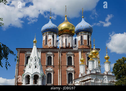 Splendida vista sulla Cattedrale di la Cattedrale dell Assunzione a tempo estivo, Ryazan, Russia Foto Stock