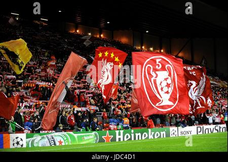 KOP LIVERPOOL V REAL MADRID ANFIELD LIVERPOOL ENGLAND 10 Marzo 2009 Foto Stock