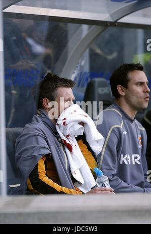 NICKY BARMBY CON sanguinosa naso HULL CITY V PORTSMOUTH KC Stadium Hull Inghilterra 04 aprile 2009 Foto Stock