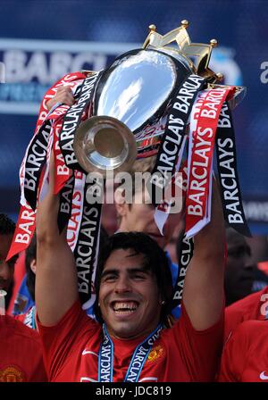 CARLOS TEVEZ CON TROFEO MANCHESTER UNITED FC OLD TRAFFORD Manchester Inghilterra 16 Maggio 2009 Foto Stock