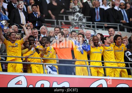 CHELSEA GIOCATORI SOLLEVARE FA CUP CHELSEA V Everton Wembley Stadium Londra Inghilterra 30 Maggio 2009 Foto Stock