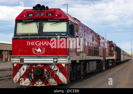 Il famoso treno Ghan ad Alice Springs alla stazione ferroviaria. Australia centrale Foto Stock