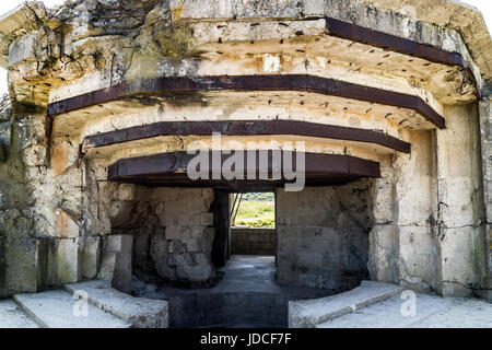 Battaglia segnato il tedesco Bunker sulla Pointe du Hoc, Normandia, Francia Foto Stock