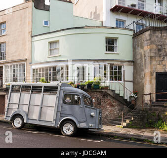 Reimpiegato Citroen cavalli in box in Clifton, Bristol, Regno Unito Foto Stock