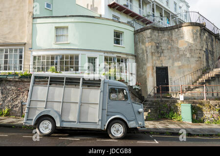 Reimpiegato Citroen cavalli in box in Clifton, Bristol, Regno Unito Foto Stock