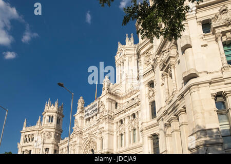 Il Cibele Palace (Palacio de Cibeles edificio, ex palazzo della comunicazione o il Palacio de Comunicaciones), Plaza de Cibeles, Madrid, Spagna Foto Stock