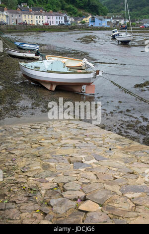 Abbassare Fishguard Harbour, aka Abergwaun o inferiore della città, Pembrokeshire, Wales, Regno Unito Foto Stock