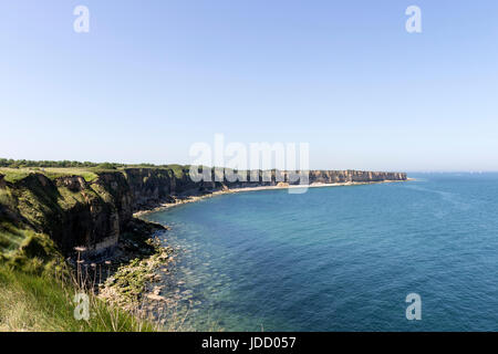 Vista dalla Pointe du Hoc WW2 difese tedesco, Normandia, Francia Foto Stock