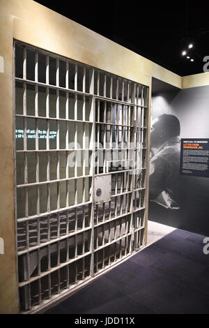 Memphis, TN, Stati Uniti d'America - 9 Giugno 2017: cella di prigione replica di dove il dottor Martin Luther King Jr. è stato imprigionato, presso il National Civil Rights Museum a Memphis Foto Stock