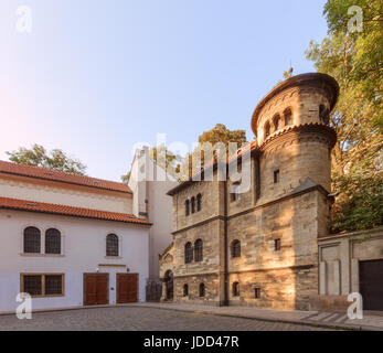 Antico Cimitero Ebraico di Praga. Il più grande cimitero ebraico in Europa, situato nelle vicinanze del fiume Vltava e il ponte Čechův. Essa se Foto Stock