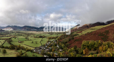 Vedute aeree su Keswick da Applethwaite, compresi Derwent Water Foto Stock