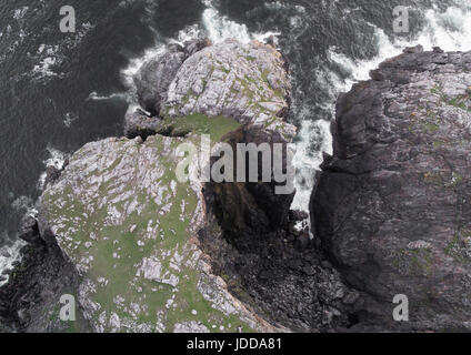 Vista aerea di scogliere a Garenin, Lewis, Ebridi Esterne Foto Stock