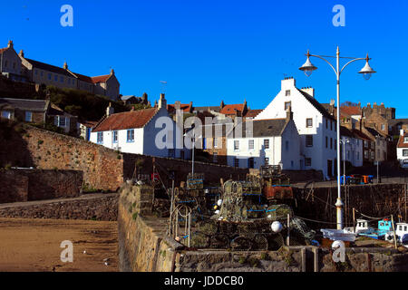 Crail Harbour, storico villaggio di pescatori, Scotland, Regno Unito Foto Stock