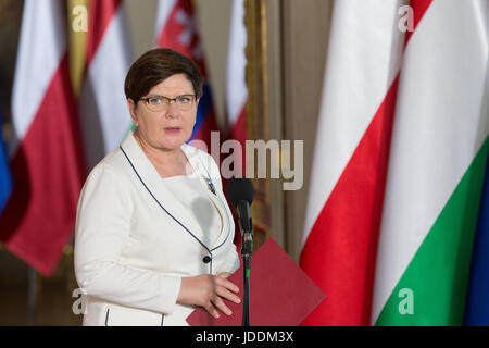 Varsavia, Polonia. 19 giugno 2017. Il Primo Ministro polacco Beata Szydlo parla durante i primi ministri dei paesi del gruppo di Visegrad incontro presso il Castello Reale di Varsavia, Polonia, 19 giugno 2017. - Nessun filo SERVICE - foto: Jan A. Nicolas/dpa/Alamy Live News Foto Stock