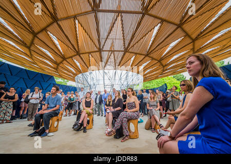 Hyde Park, London, Regno Unito. Xx Giugno, 2017. Il nuovo padiglione a serpentina progettata da Diebedo Francis Kere è aperto al di fuori della Galleria della Serpentina in Hyde Park. Credito: Guy Bell/Alamy Live News Foto Stock