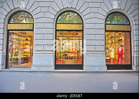 BUDAPEST, Ungheria - 4 giugno: facciata di Gucci flagship store nelle strade di Budapest il 4 giugno 2016. Foto Stock