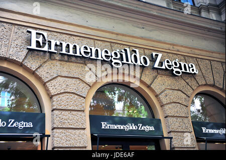 BUDAPEST, Ungheria - 4 giugno: facciata di Ermenegildo Zegna flagship store nelle strade di Budapest il 4 giugno 2016. Foto Stock