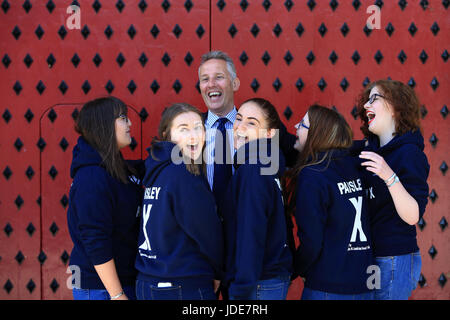 North Antrim - Ian Paisley jnr, East Antrim: Sammy Wilson. Premere l'occhio. ... A sud di Antrim - Paul Girvan, Belfast nord - Nigel Dodds, East Belfast - Gavin Robinson, a sud di Belfast - Emma Little-Pengelly, Lagan Valley: Sir Jeffrey Donaldson, Strangford - Jim Shannon, DUP, democratico partito unionista, Sydney Anderson, Superiore Bann, Jonathan Bell, Strangford, Maurice Bradley, East Londonderry, Paula Bradley, Belfast nord, Joanne Bunting, Belfast Est, Keith Buchana, Mid Ulster, Thomas Buchanan, West Tyrone, Pam Cameron, South Antrim, Arlene Foster, Nigel Dodds, Ian Paisley, Emma poco Pengelly, cand Foto Stock