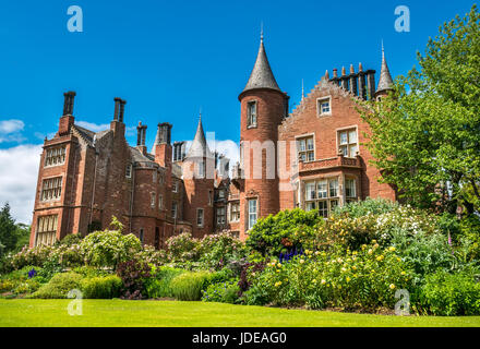 Casa Tyninghame, Vittoriano scozzesi stile baronale Palazzo e Giardini, East Lothian, Scozia, Regno Unito, su open day durante la Scozia giardini del regime Foto Stock