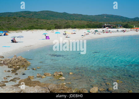 Spiaggia di Rena Bianca in Costa Smeralda nel nord della Sardegna, Italia Foto Stock