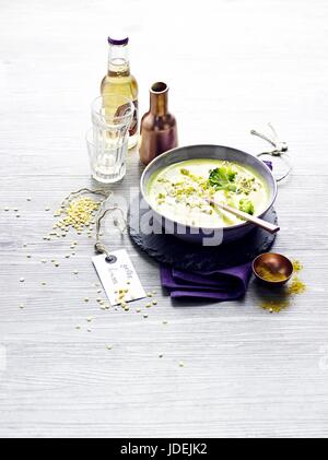 Il Cocco zuppa di lenticchie e i germogli Foto Stock