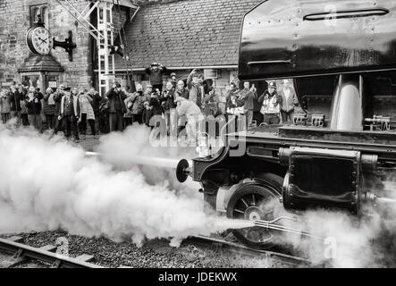 Il Flying Scotsman il treno alla stazione di Grosmont nel North Yorkshire, Inghilterra, Regno Unito Foto Stock