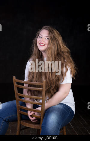 Incredibile dimensione plus red head, lunghi capelli belli, energia positiva, Sweetheart, grande ragazza, fine teen anni ragazza, enigmatiche, felice e dolce пшкд Foto Stock