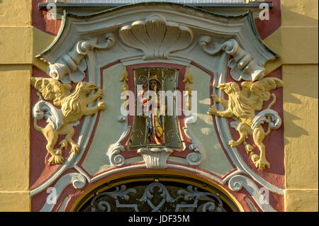 Stucco in stile rococò, aristocratica town house Thurn- e Taxishaus, Karlsplatz, Neuburg sul Danubio, Alta Baviera, Baviera Foto Stock