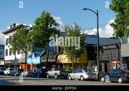 I negozi e i ristoranti sulla strada principale di Vancouver, British Columbia, Canada Foto Stock