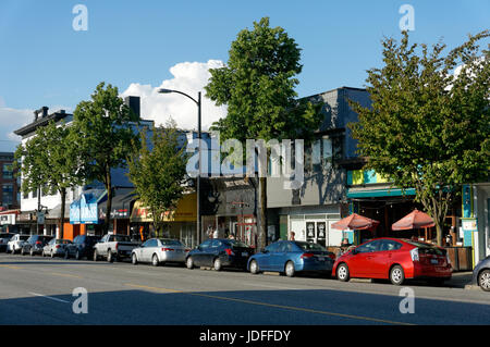 I negozi e i ristoranti sulla strada principale di Vancouver, British Columbia, Canada Foto Stock