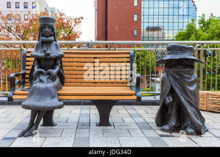 Galaxy Express 999 sculture nella stazione di Kokura in Kitakyushu, Giappone Foto Stock