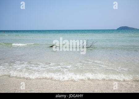 Onde di riflessione acqua Phu Quo isola Viet Nam sfondo Foto Stock