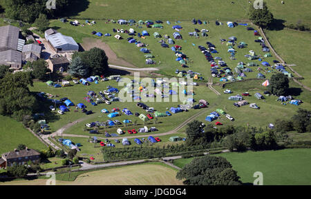 Vista aerea del campeggio Catgill, Bolton Abbey, Skipton, Yorkshire, Regno Unito Foto Stock