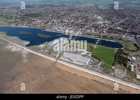 Vista aerea di Southport Pier e Marine Road, Lancashire, Regno Unito Foto Stock