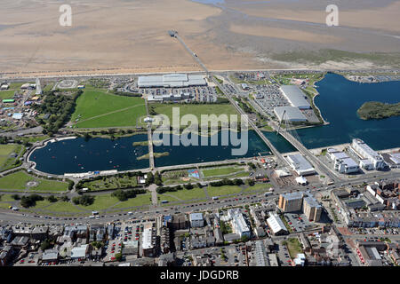 Vista aerea di Southport Pier e Marine Road, Lancashire, Regno Unito Foto Stock