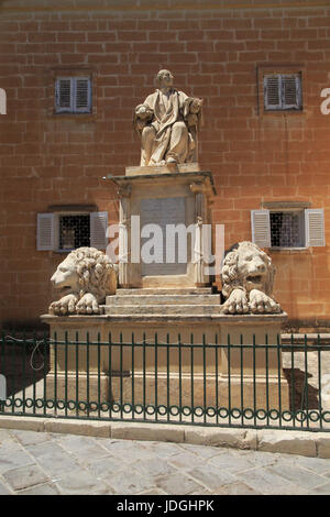 Joseph Nicholas Zamitt, statua commemorativa del 1815-1899, Giardini superiori di Barrakka, Valletta, Malta Foto Stock