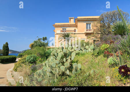 Francia, Var (83), Le Rayol-Canadel-sur-Mer, Domaine du Rayol :, l'Hôtel de la mer et le jardin des Canarie (utilizzo presse et édition livre uniquem Foto Stock