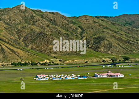 Ger camp per i turisti in Orkhon Valley vicino a Kharkhorin, Mongolia Foto Stock