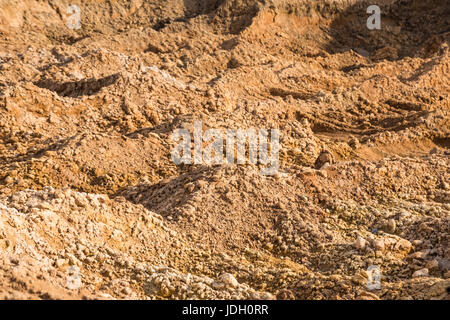 Di argilla e sabbia in cava. bellissimo sfondo insolito simile alla superficie del pianeta Marte o la luna Foto Stock