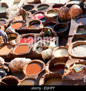 La sfocatura in Marocco l'antica Conceria vicino alla medina Foto Stock