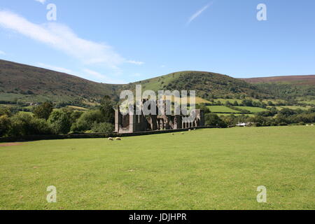 Llanthony Priory, Vale of Ewyas, Monmouthshire, vista da Nord Est Foto Stock