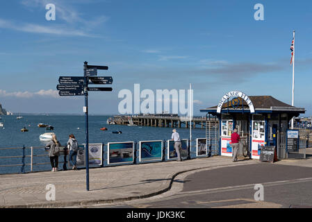 Swanage Pier e Giurassico la costa del Dorset England Regno Unito. Giugno 2017. Foto Stock