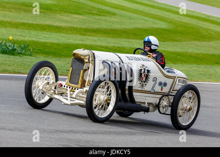 1909 Benz 200hp 'Blitzen Benz' con Autista Hermann Layher durante la S.F. Bordo gara del trofeo a Goodwood GRRC LXXV Assemblea dei Soci, Sussex, Regno Unito. Foto Stock